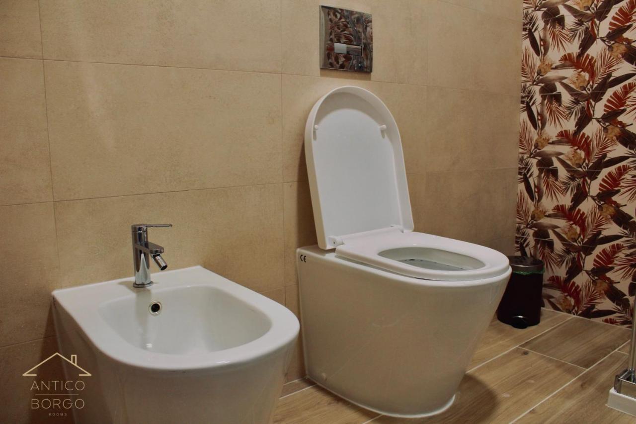 Antico Borgo Rooms เนเปิลส์ ภายนอก รูปภาพ